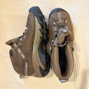 Keen Women’s hiking shoes